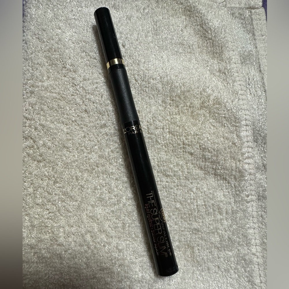 L'Oreal Paris Infallible Super Slim Liquid Eyeliner, 12H Wear and Quick Dry Form